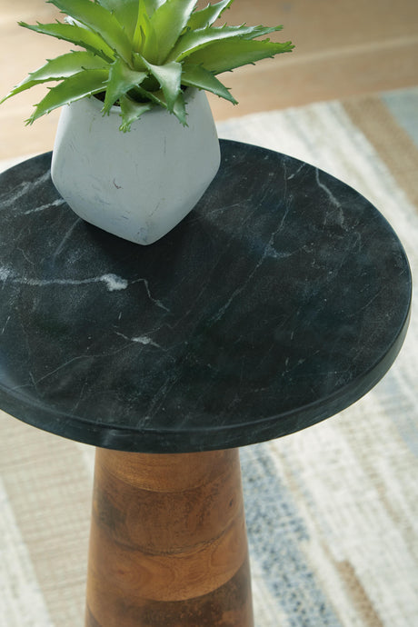 Quinndon Accent Table - A4000633