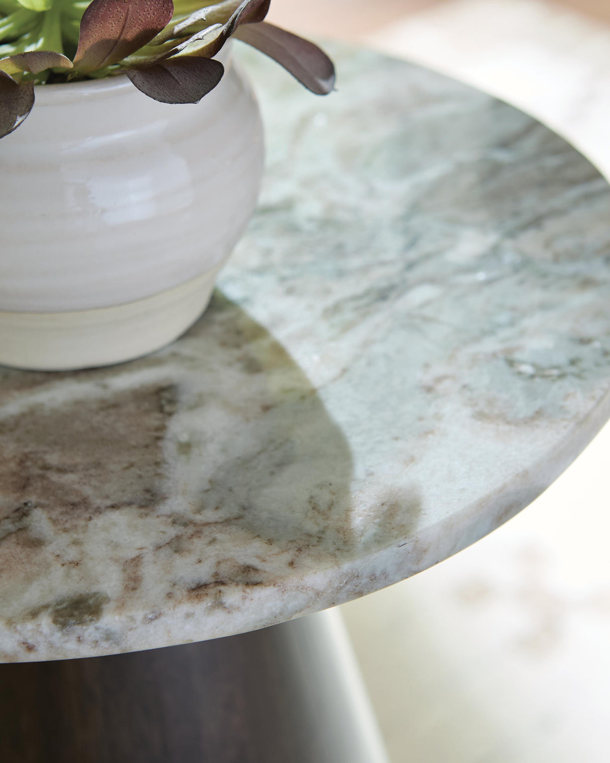 Waltnor Accent Table - A4000720