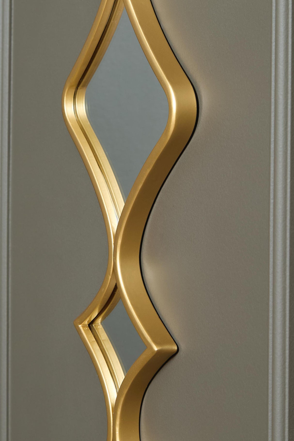 Harriswood Accent Mirror Set (Set of 2) - A8010354