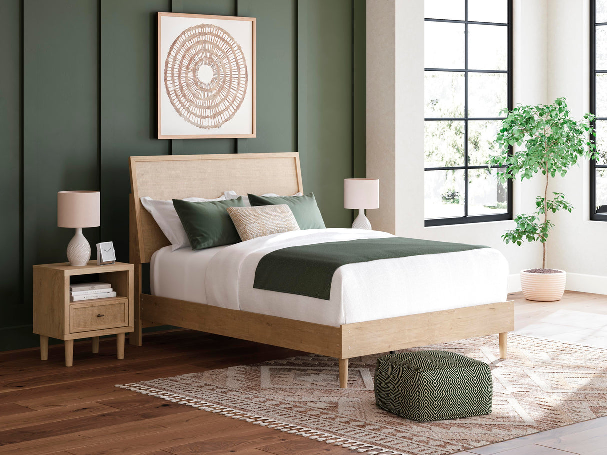 Cielden Queen Panel Bed - B1199B3