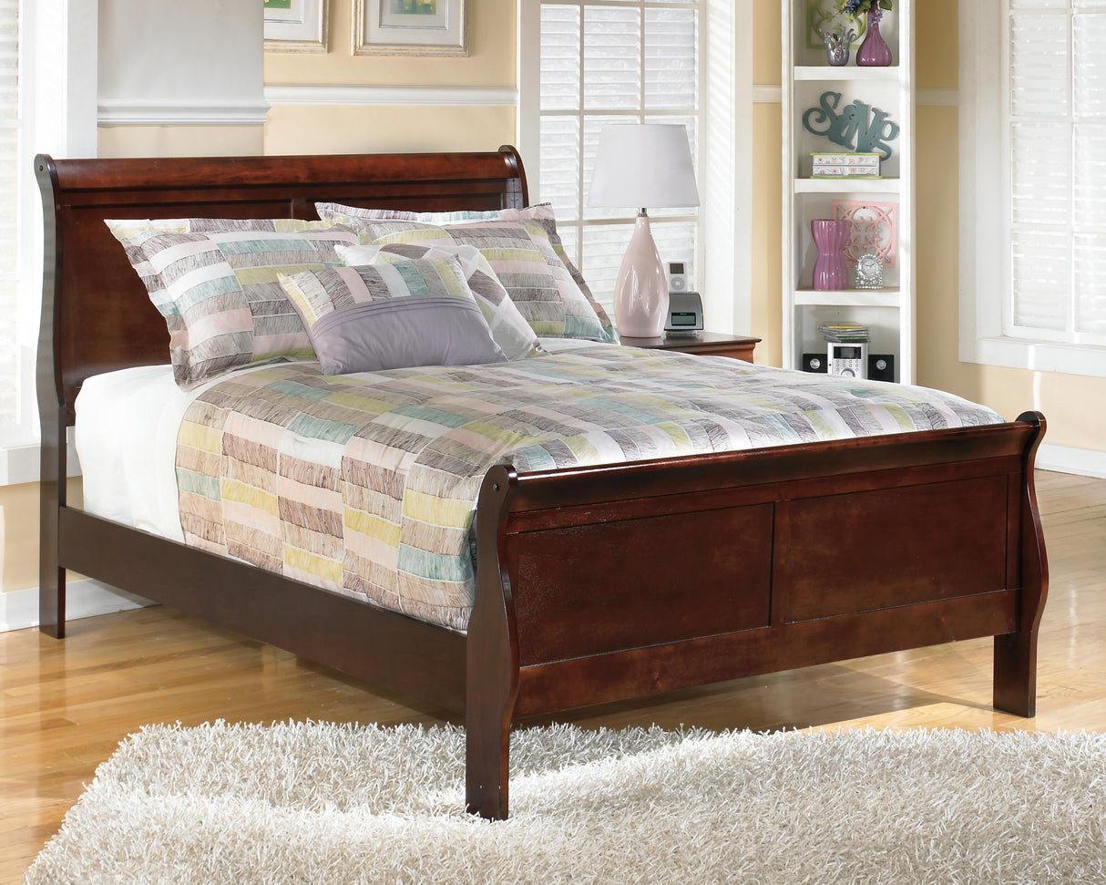 Alisdair Full Sleigh Bed and Chest - B376B34