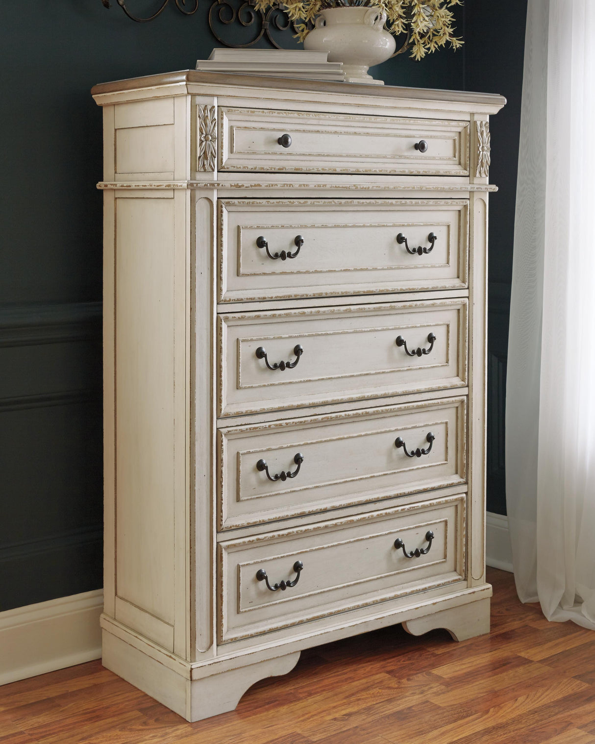 Realyn Queen Upholstered Sleigh Bed and Chest - B743B29