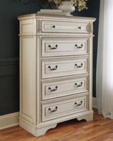 Realyn Queen Panel Bed, Dresser, Chest and 2 Nightstands - B743B45
