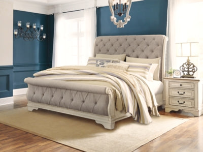 Realyn King Sleigh Bed - B743B11