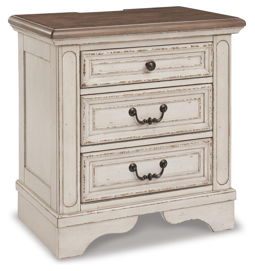 Realyn Queen Bed with Mirrored Dresser and Nightstand - B743B22