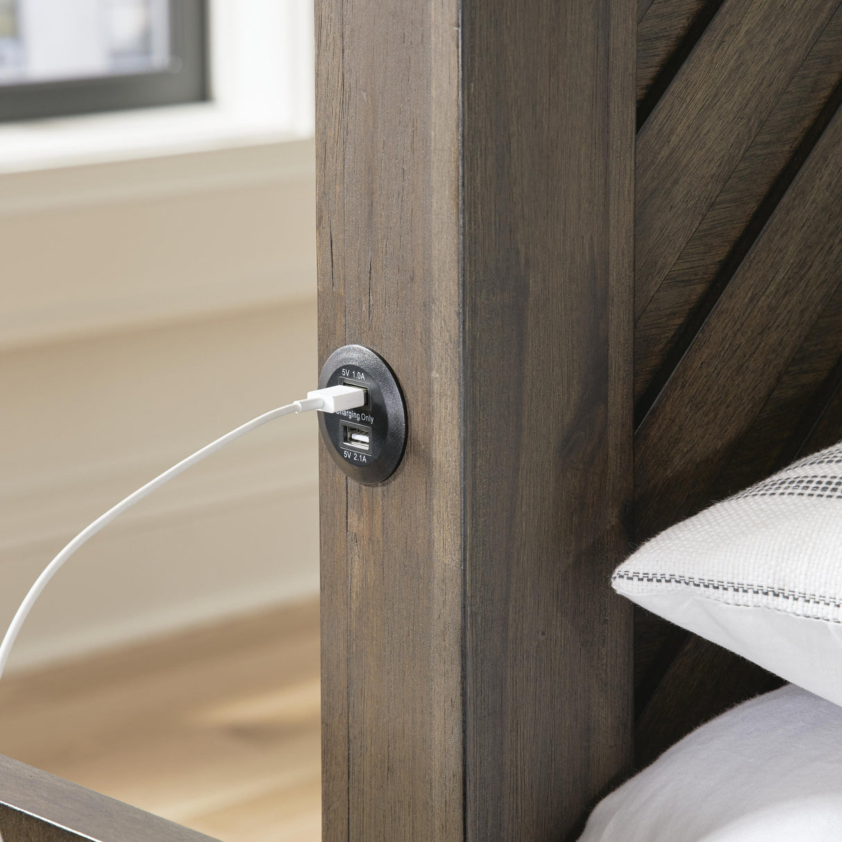 Arkenton King Panel Bed - B786B4
