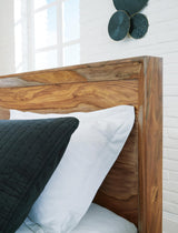 Dressonni Queen Panel Bed - B790B2