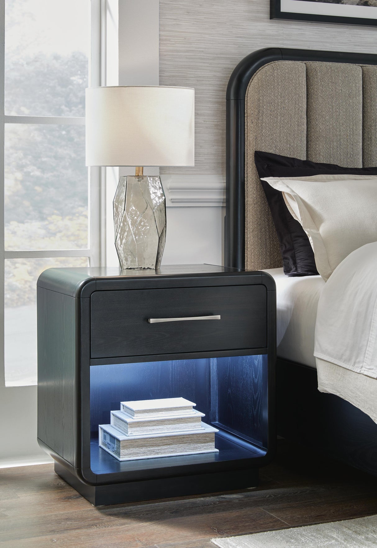Rowanbeck Nightstand - B821-91