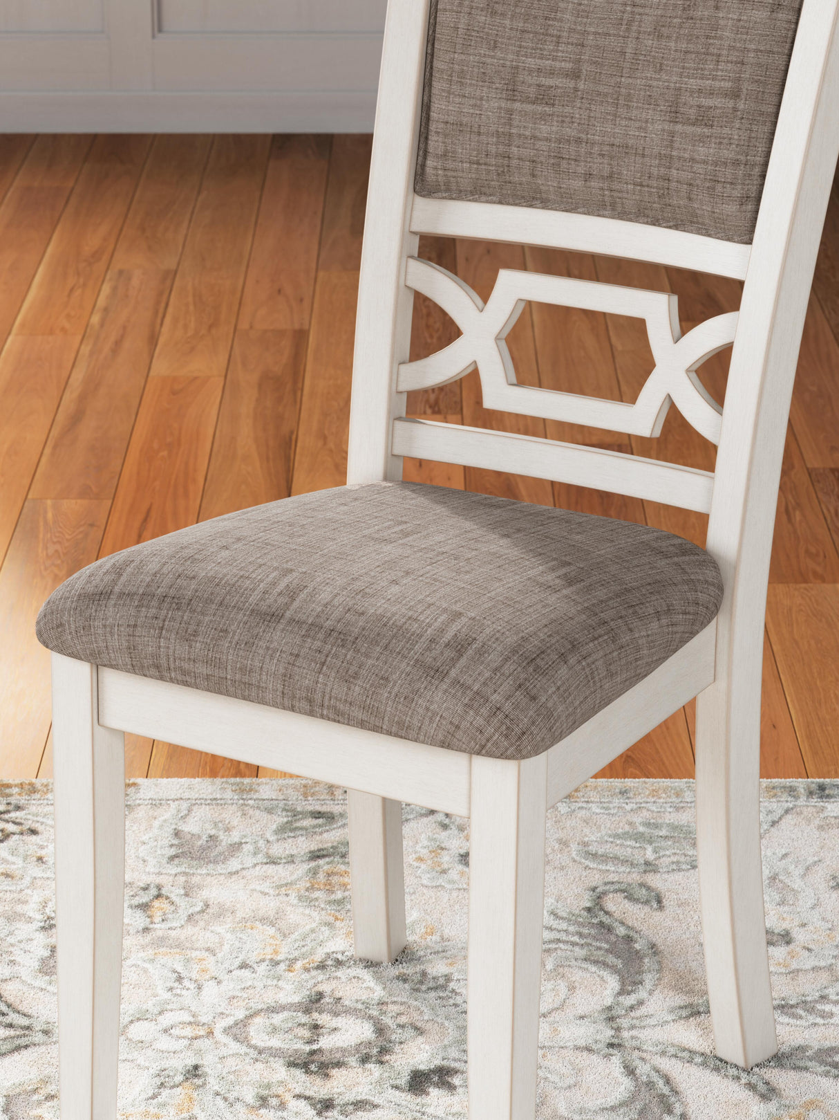 Erinberg Dining Table and 4 Chairs and Bench (Set of 6) - D423-325