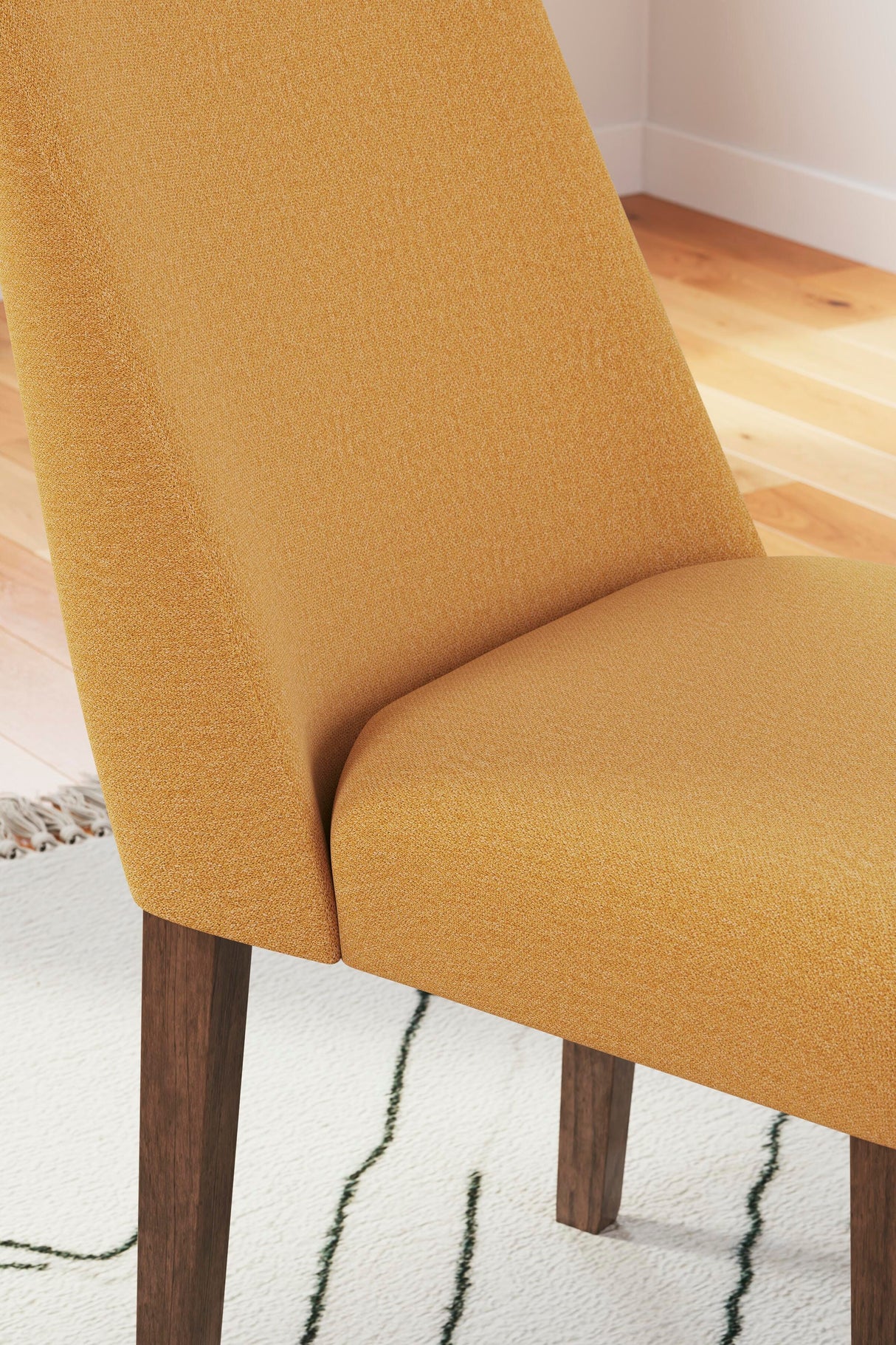 Lyncott Dining Chair - D615-04