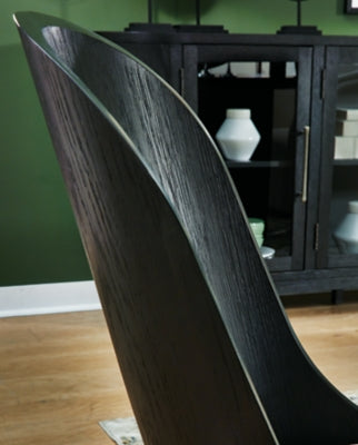 Rowanbeck Dining Chair - D821-01