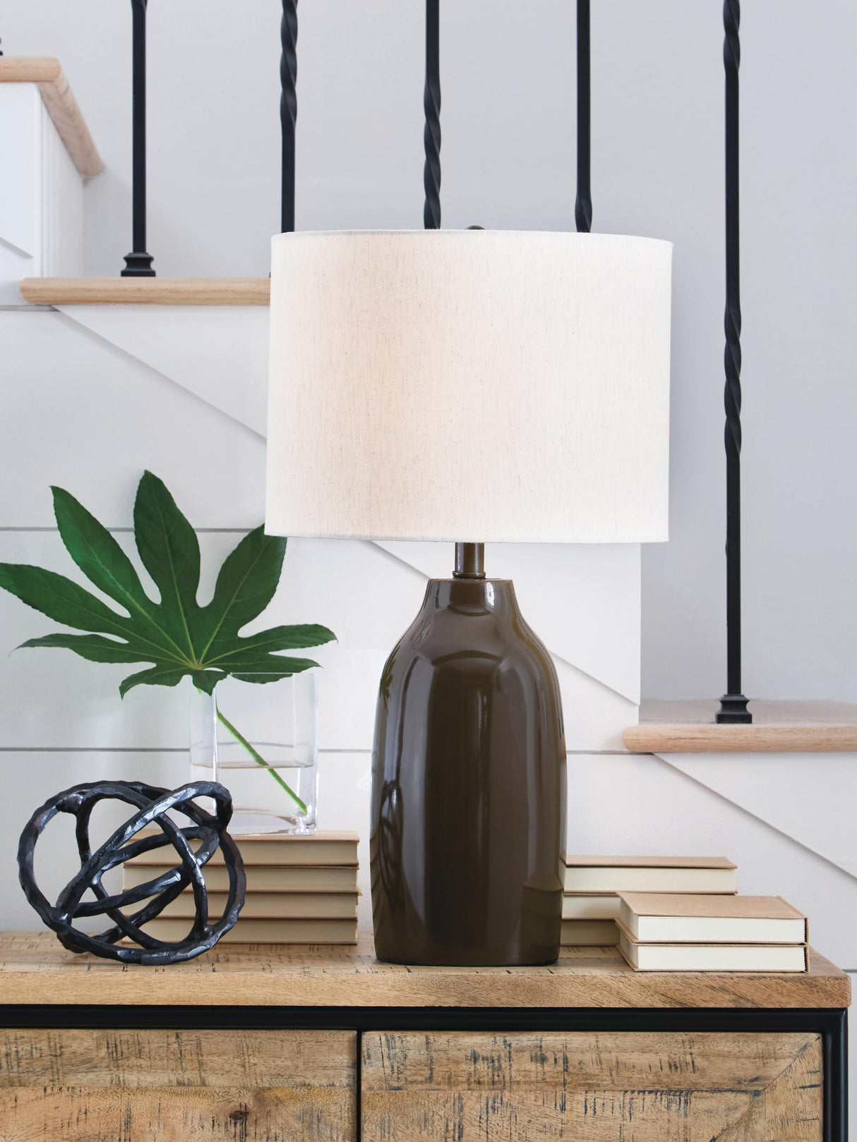 Jyler Table Lamp - L100904