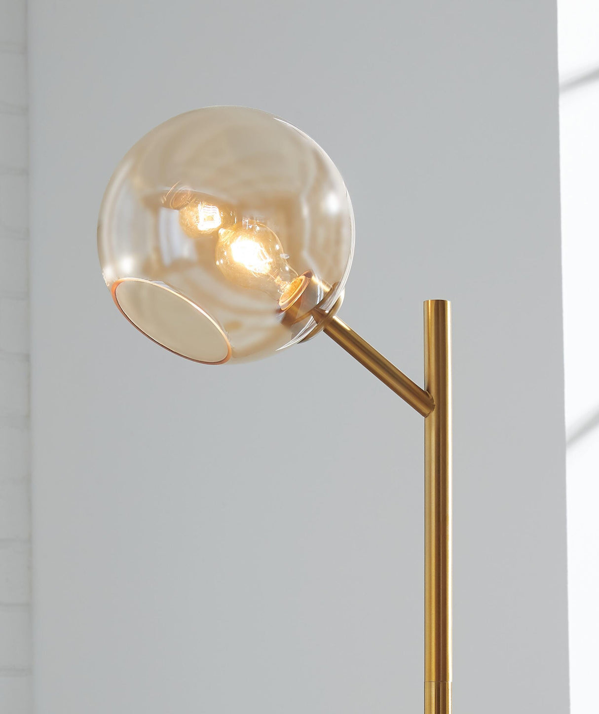 Abanson Floor Lamp - L206021