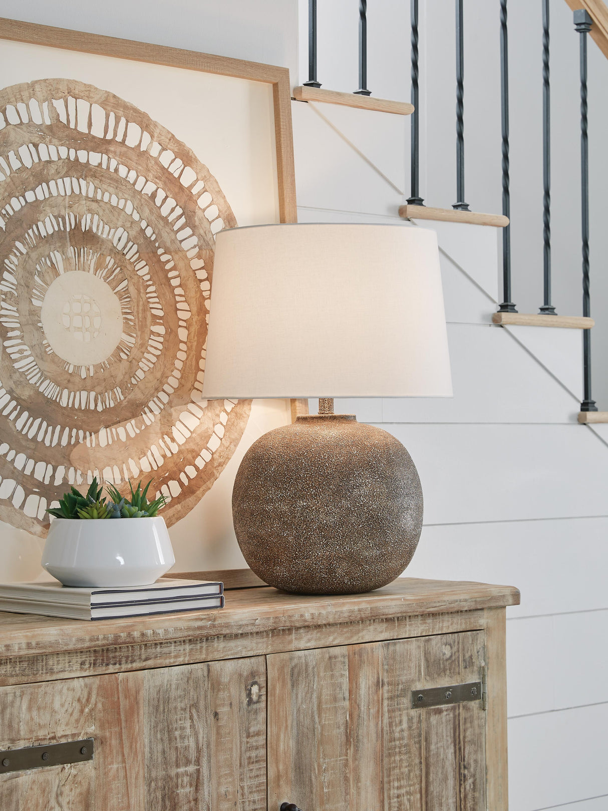 Neavesboro 2-Piece Lamp Set - L207484X2