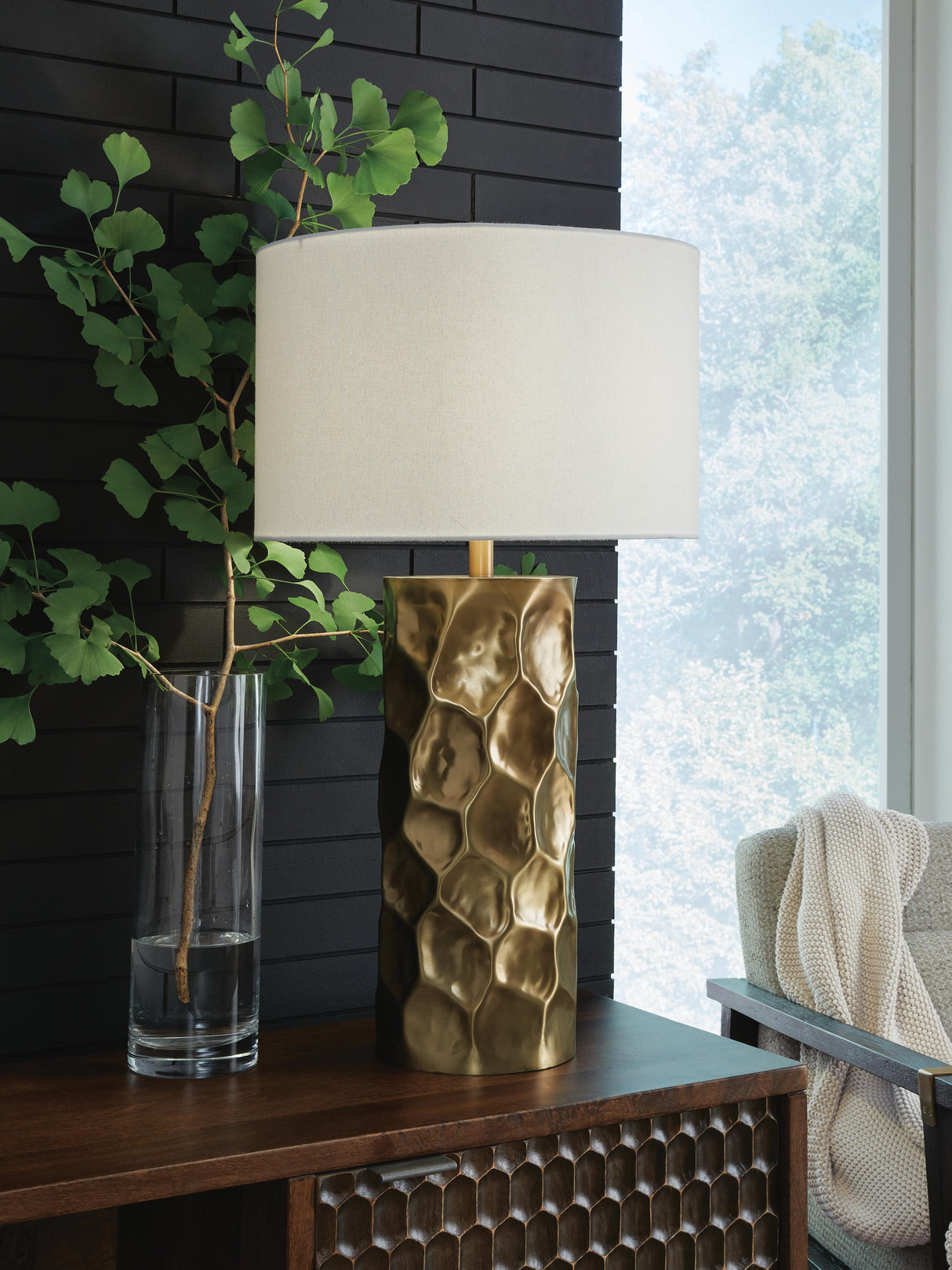 Marshawn Table Lamp - L207524