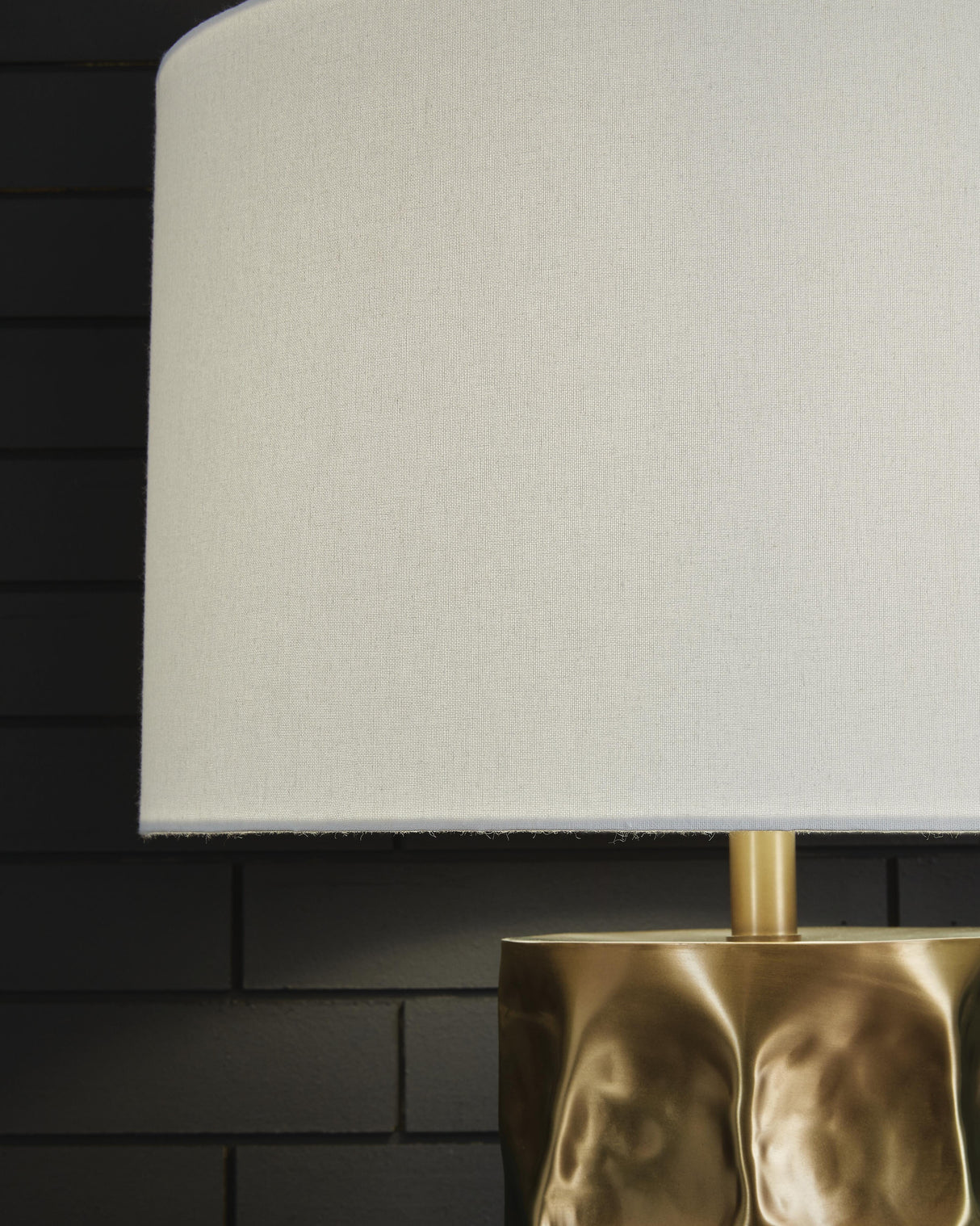 Marshawn Table Lamp - L207524