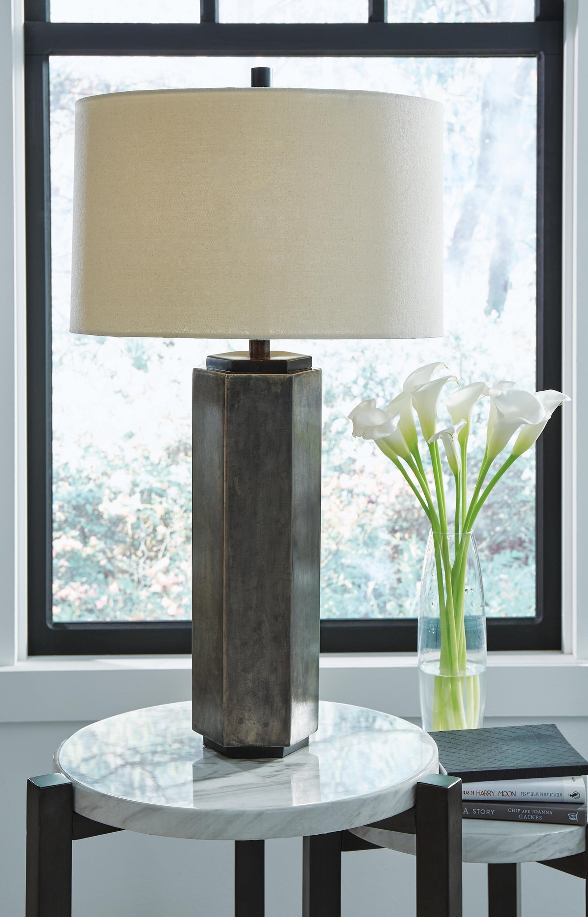 Dirkton Table Lamp - L208324