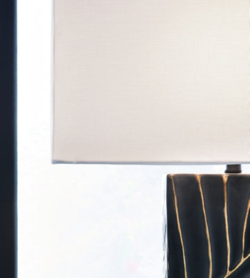 Bartlen 2-Piece Lamp Set - L235774X2