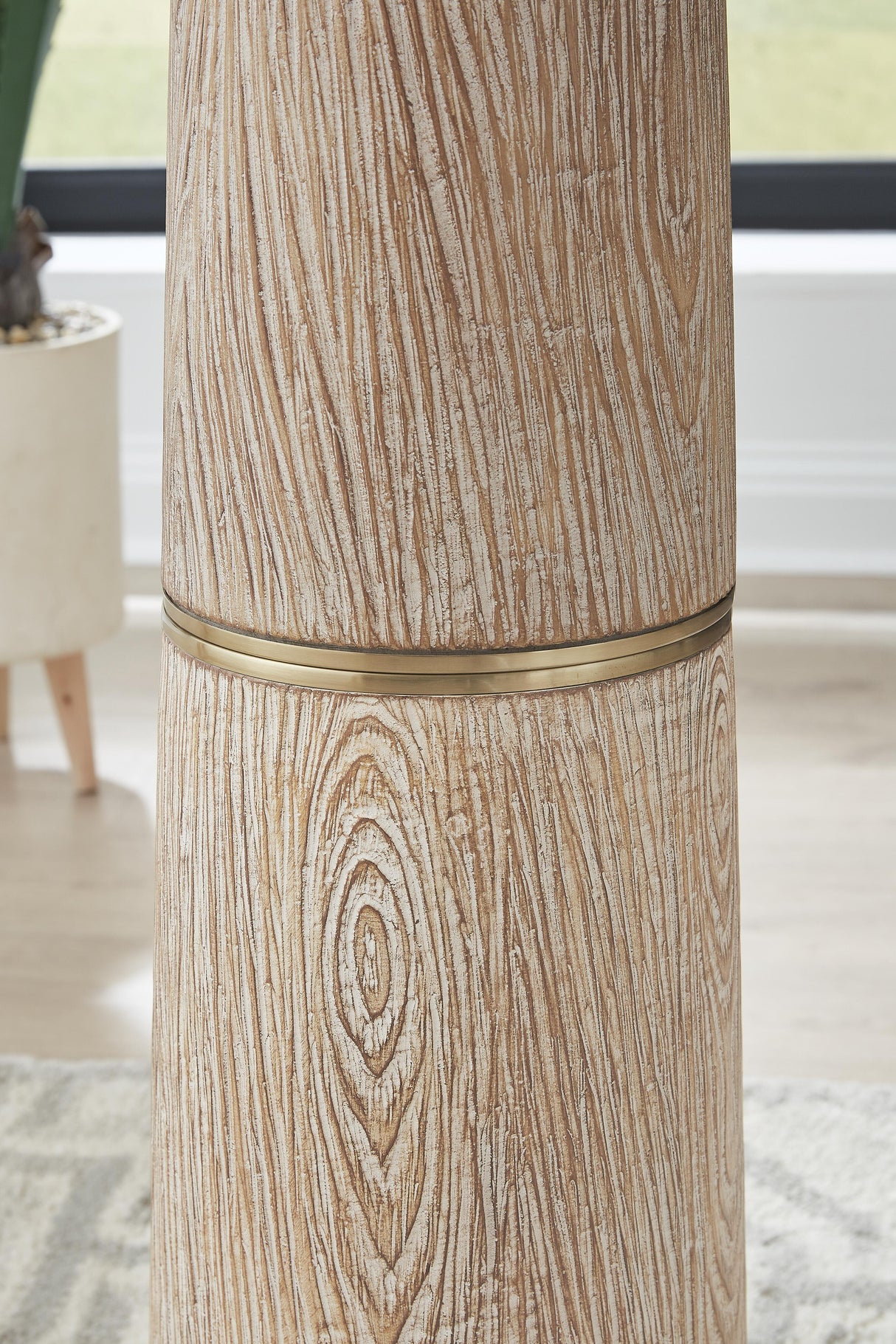 Gasparleigh Floor Lamp - L235811