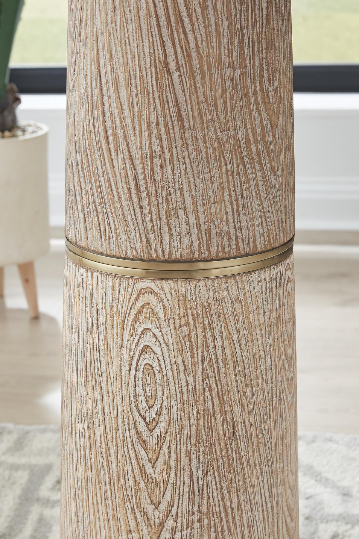 Gasparleigh Floor Lamp - L235811