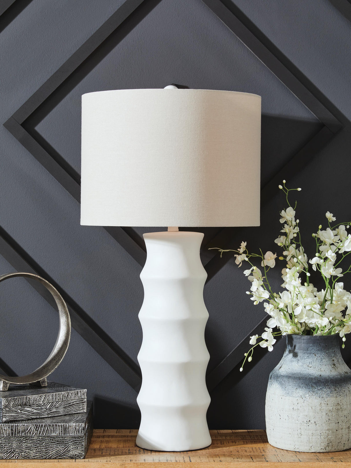 Veraleigh Table Lamp - L235854