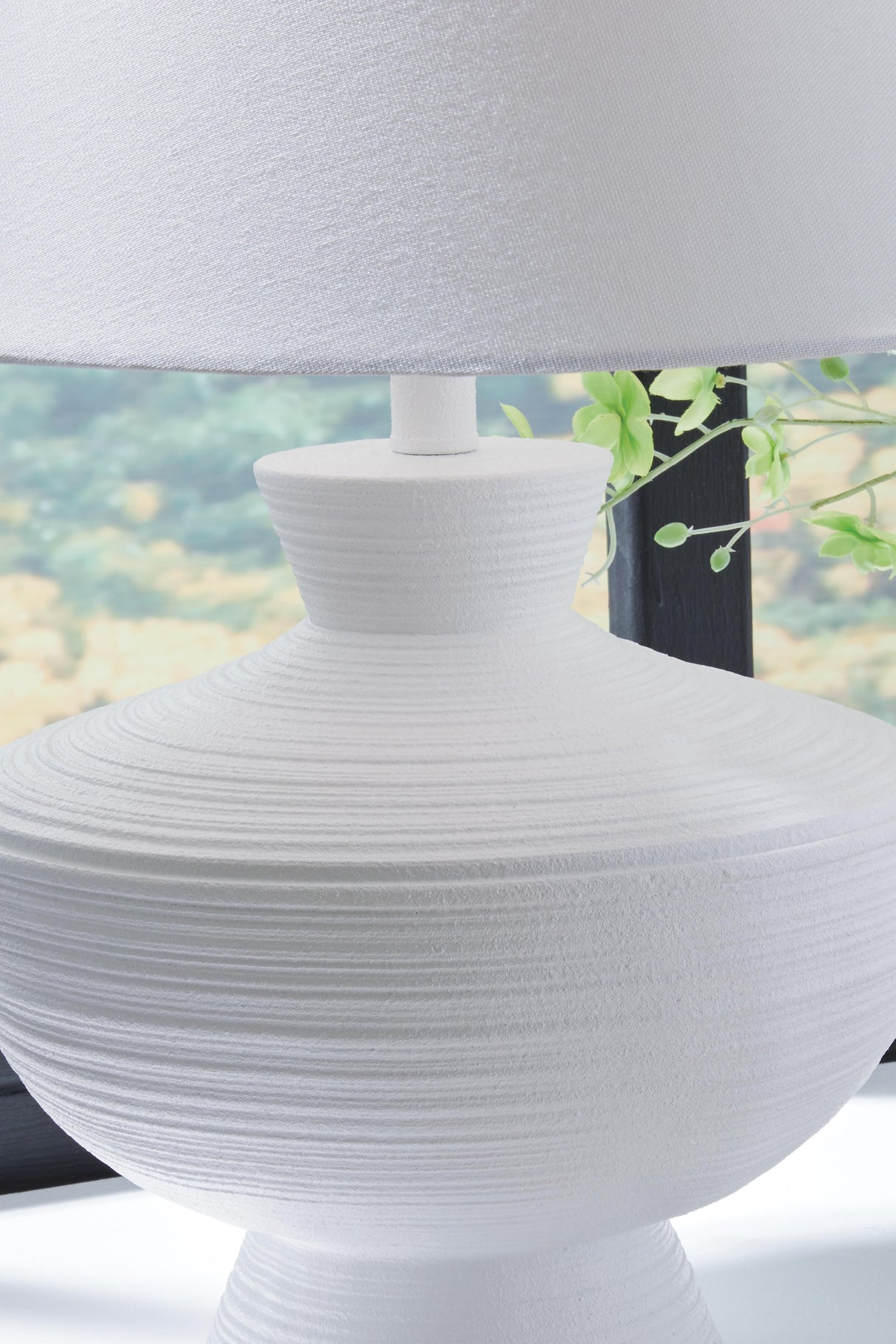 Harelwood Table Lamp - L235934