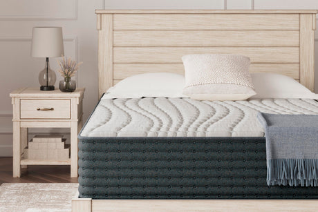 Hybrid 1300 Queen Mattress - M43631