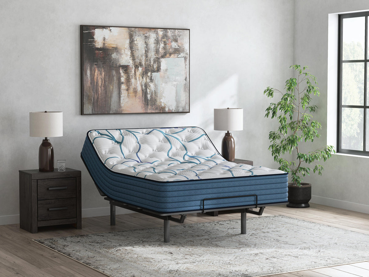 Limited Edition Plush 3.0 Queen Mattress - M45131