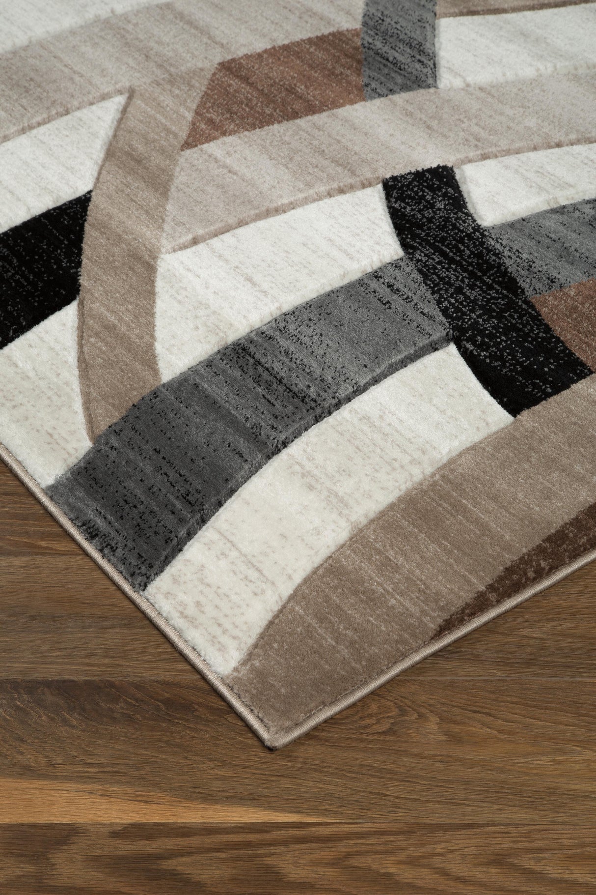 Jacinth 6'6" x 9'6" Rug - R402921