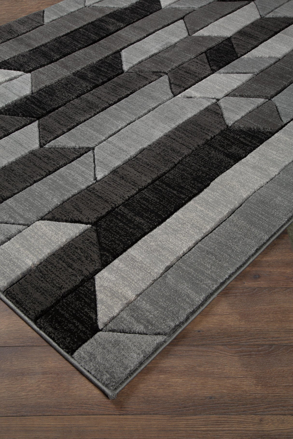 Chayse 6'6" x 9'6" Rug - R403461