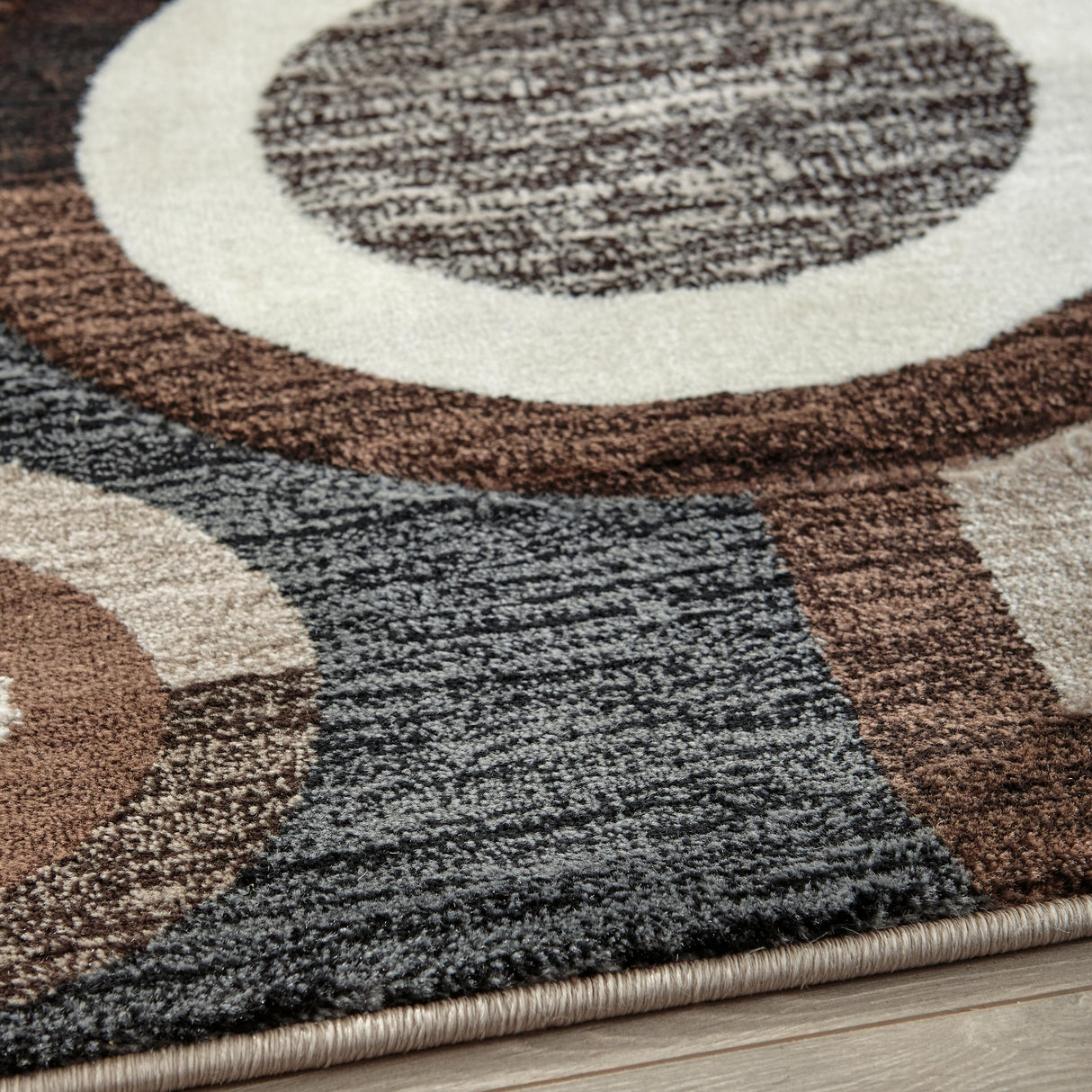 Guintte 8'2" x 9'6" Rug - R403971