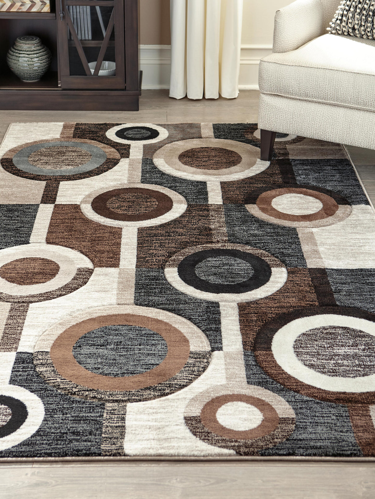 Guintte 8'2" x 9'6" Rug - R403971