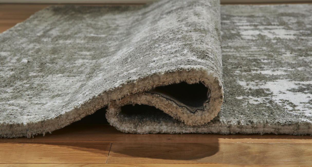 Valmontic 8' x 10' Rug - R406921