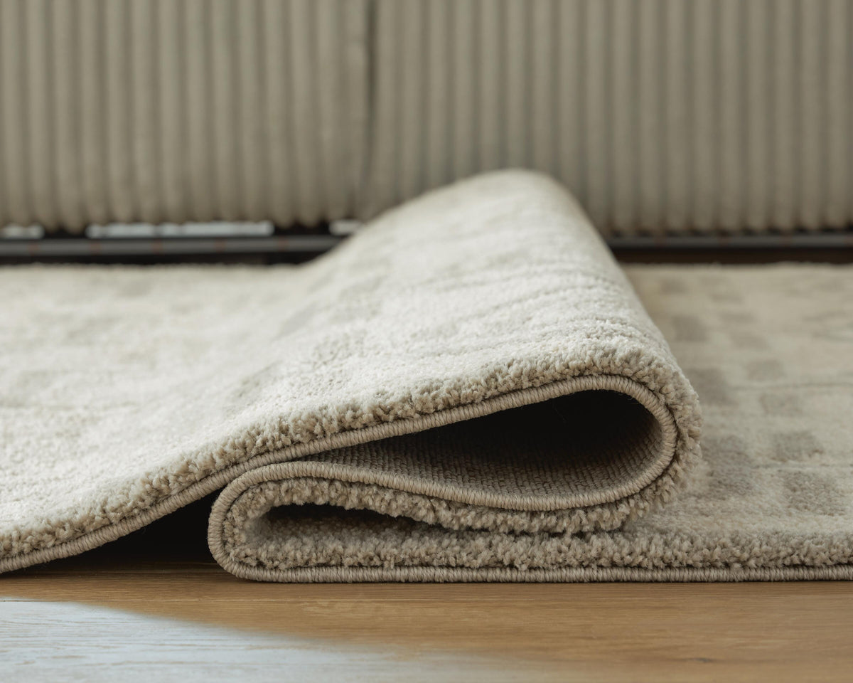 Maconville Medium Rug - R407322