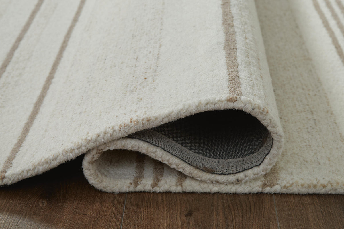 Gadence 5' x 7' Area Rug - R407642