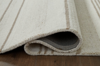 Gadence 5' x 7' Area Rug - R407642