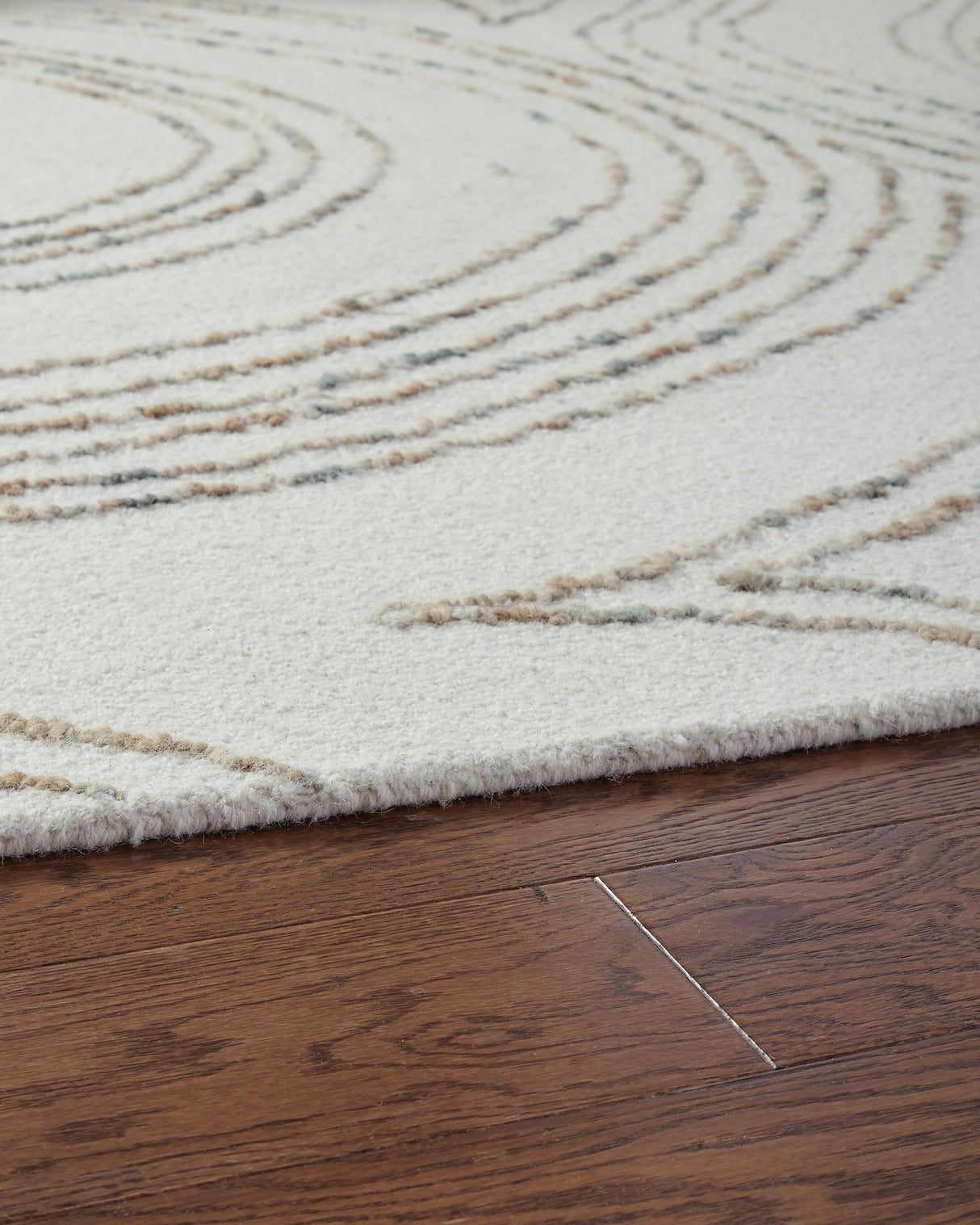 Deenbury 7'8" x 10' Area Rug - R407861