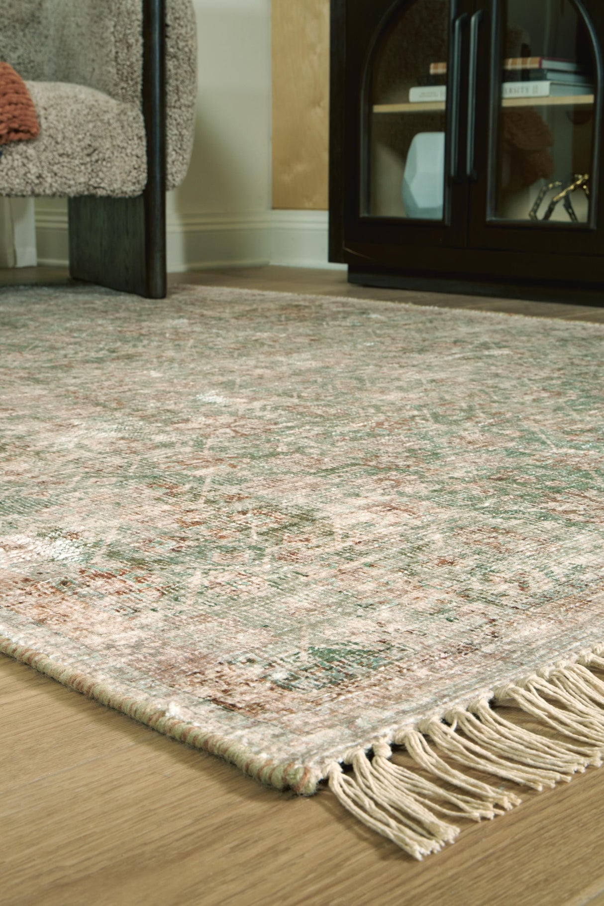 Rossbury Extra Large Rug - R407960