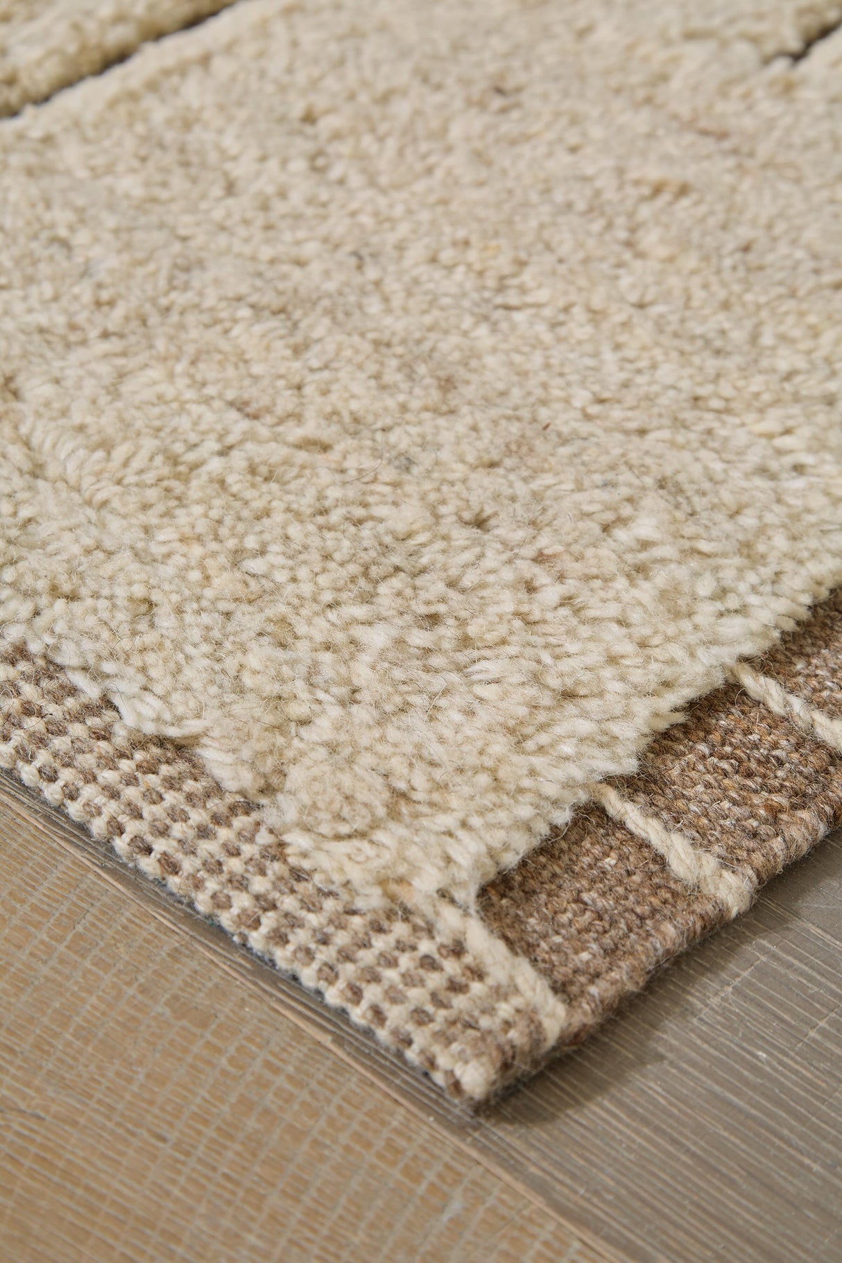 Clayman Medium Rug - R408342