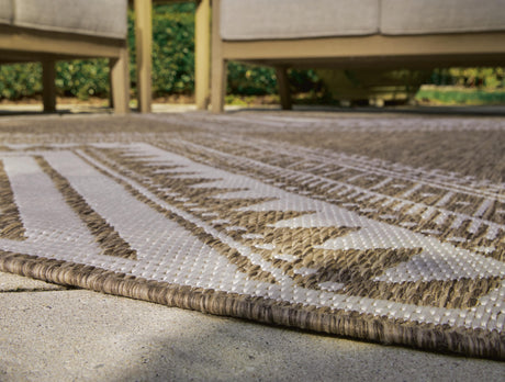 Dunsler 5' x 7' Rug - R900012