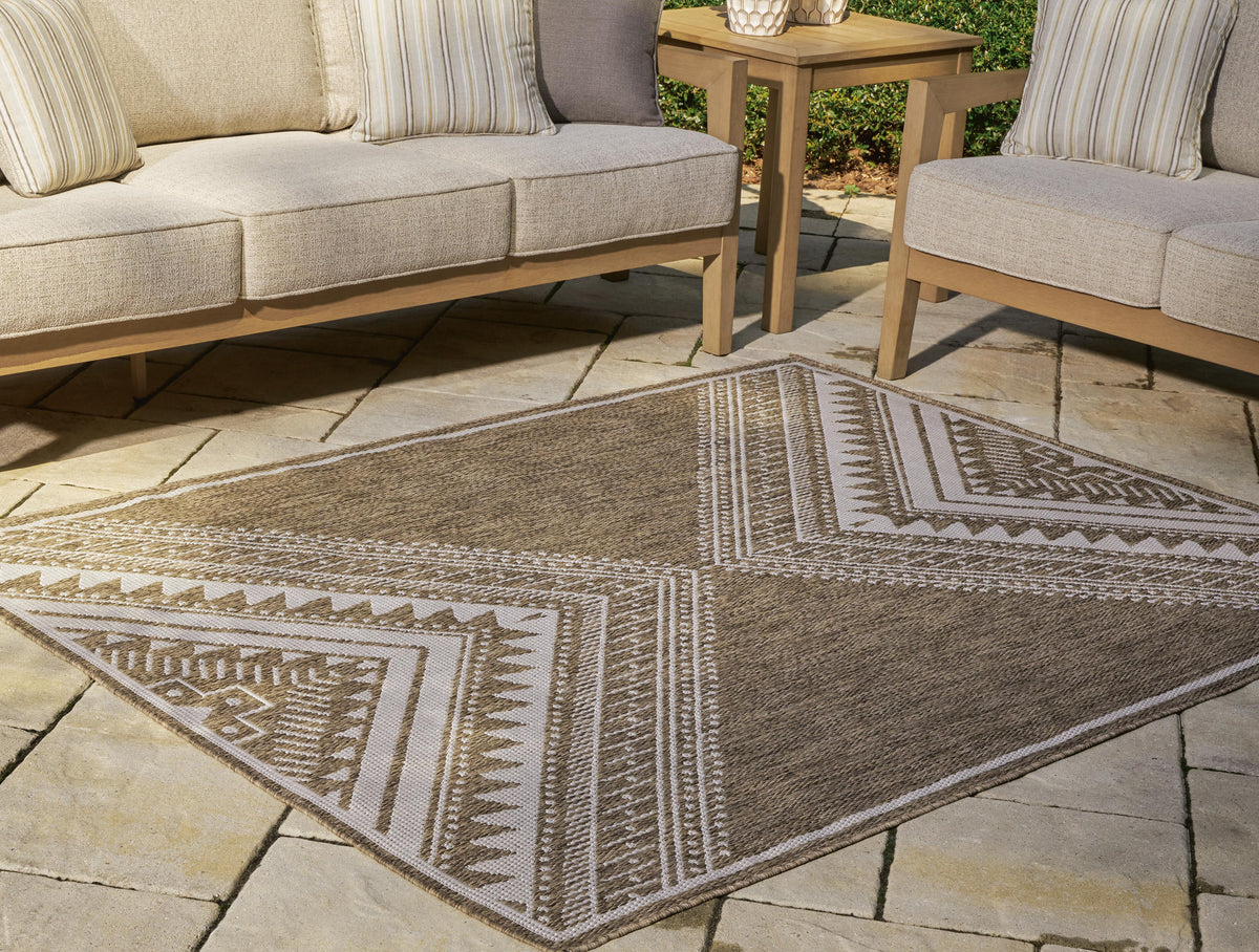 Dunsler Indoor/Outdoor 5' x 7' Rug - R900012