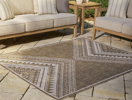 Dunsler 5' x 7' Rug - R900012