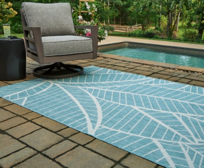 Hulsia 5' x 7' Rug - R900122