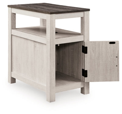 Fendenmore Chairside End Table - T190-217