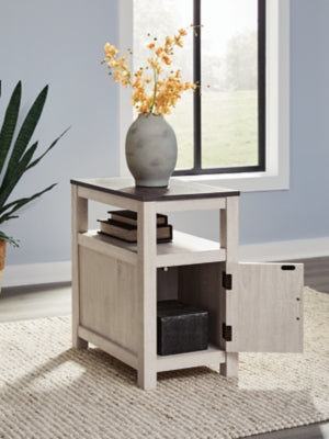Fendenmore Chairside End Table - T190-217