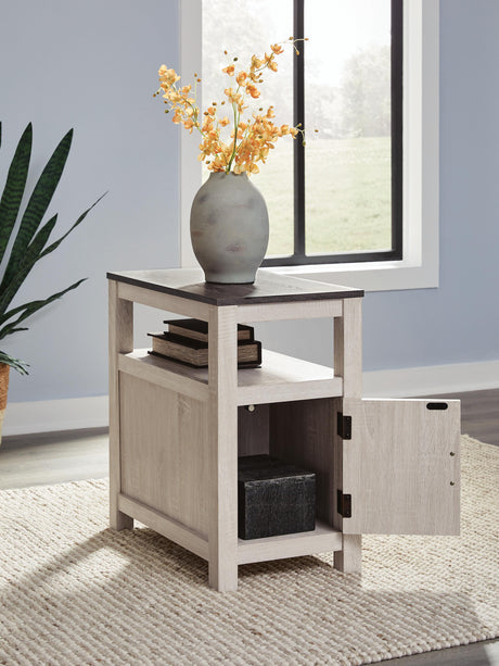 Fendenmore Chairside End Table - T190-217