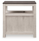 Fendenmore Chairside End Table - T190-217