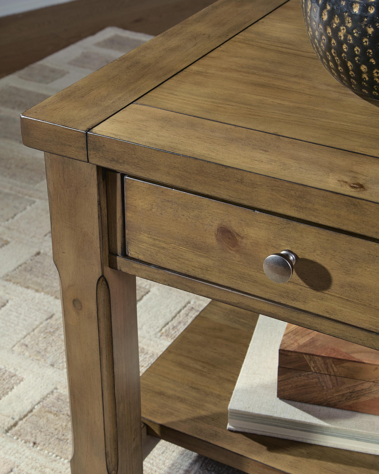 Vandenmore End Table - T539-3