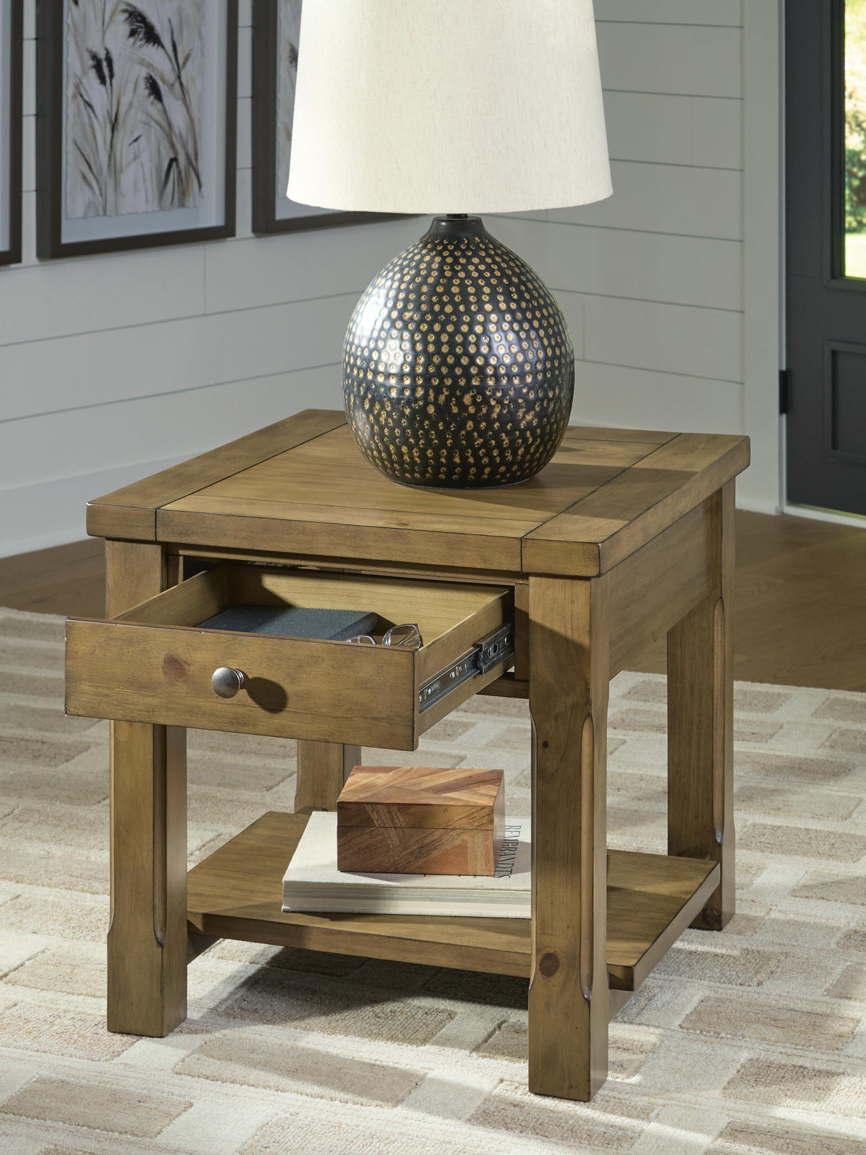 Vandenmore End Table - T539-3