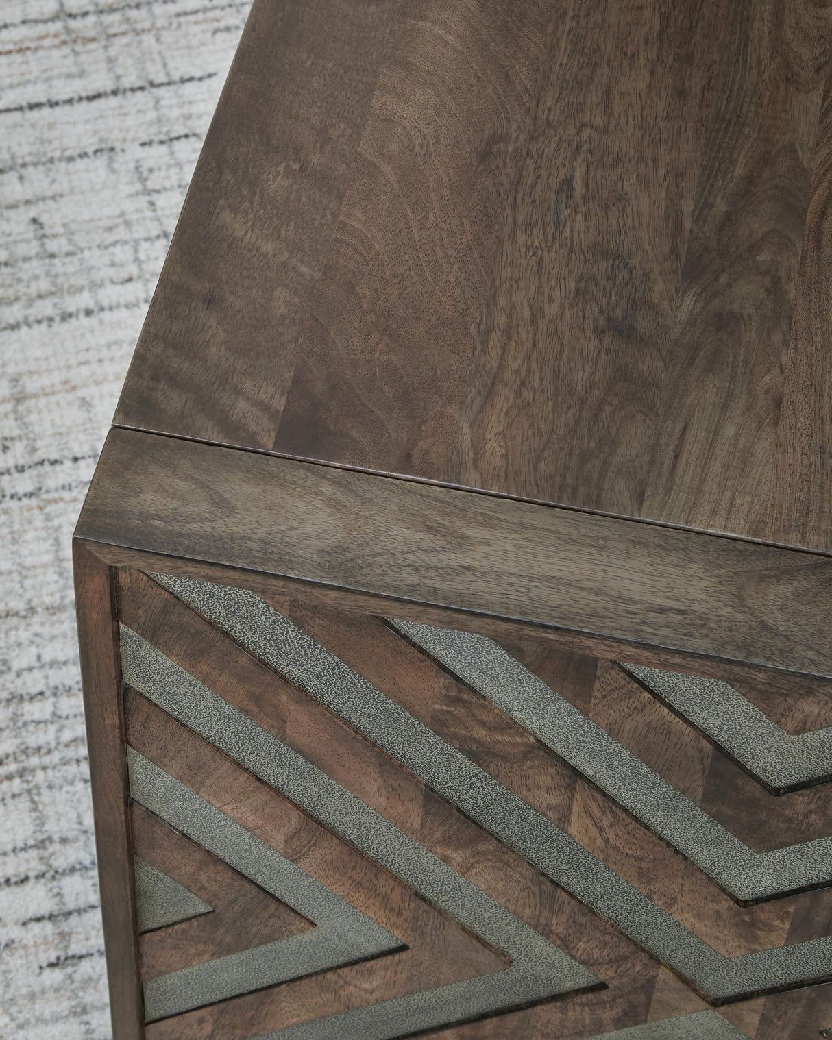 Dreggan End Table - T567-2